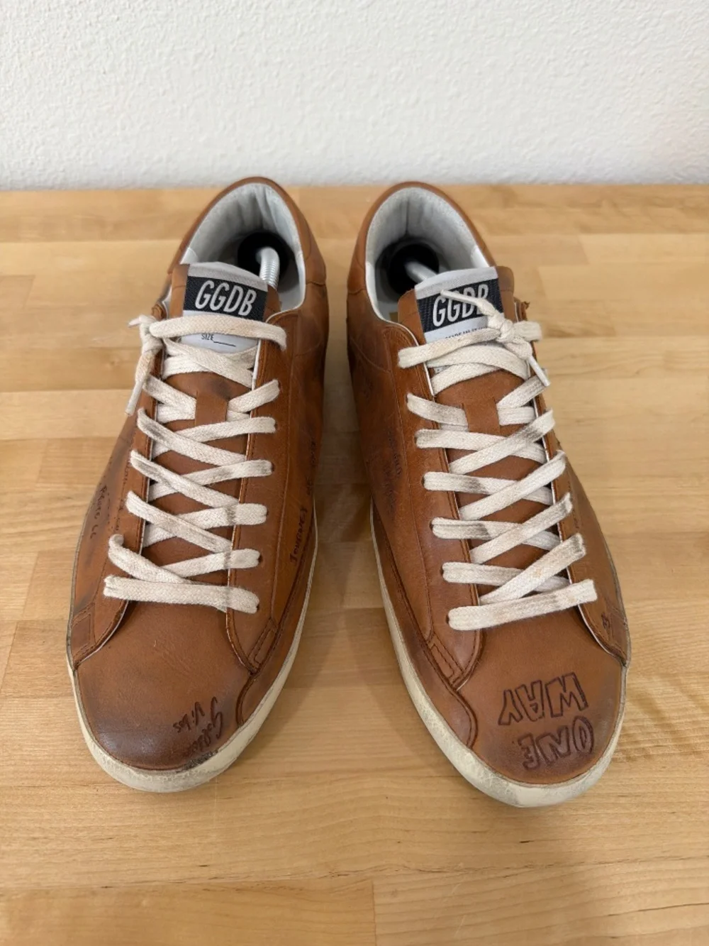 Golden Goose Men’s SuperStar Shoes. Size EU45 - Picture 2 of 5